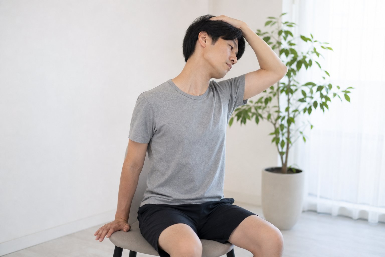 首の側面ストレッチ実演